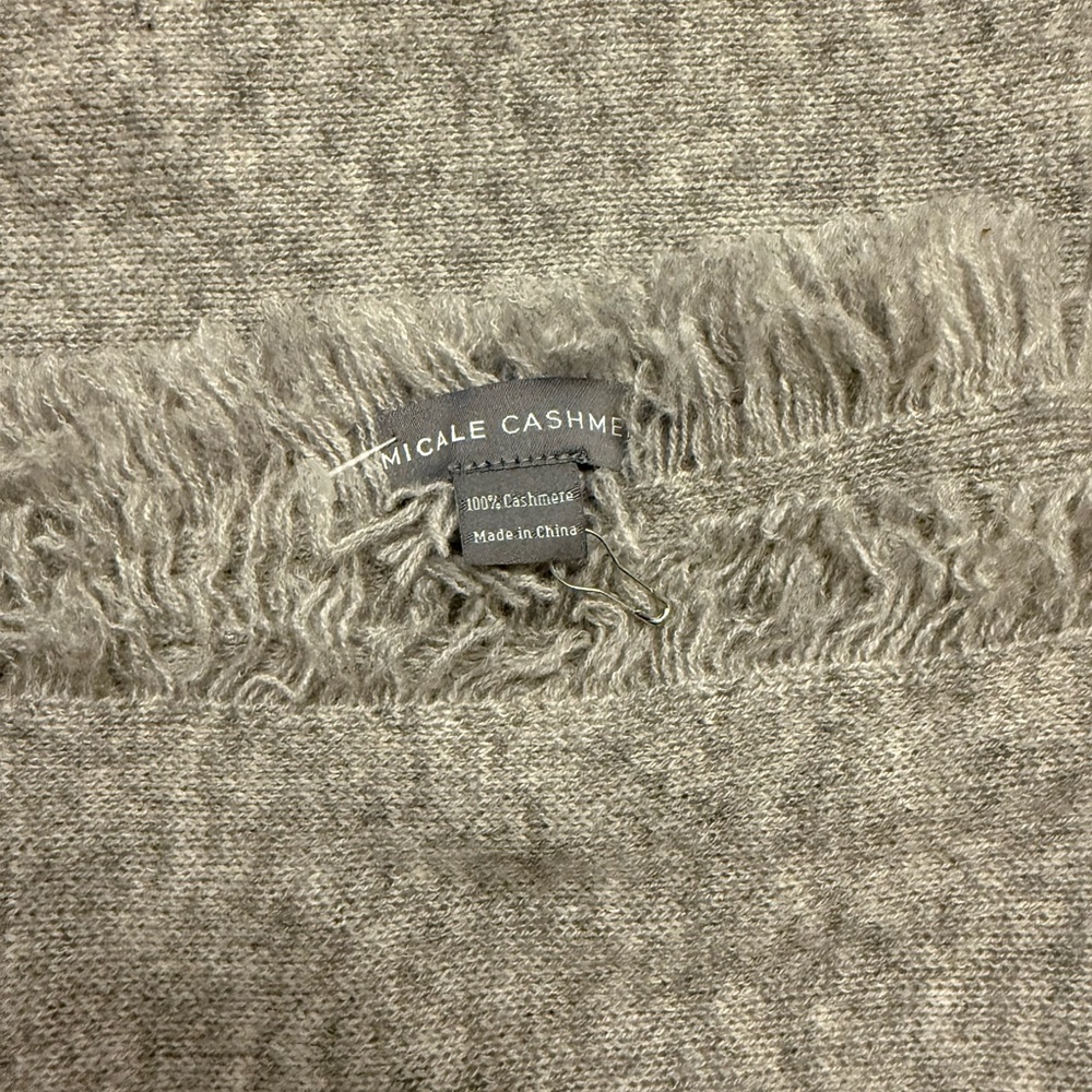 AMICALE Cashmere Scarf - Picture 2 of 5